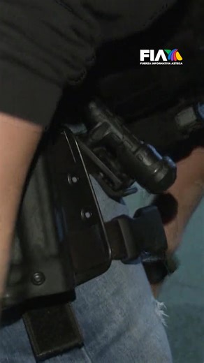 🔴 EU ofrece hasta 3 mil dólares y boleto de avión a migrantes sin documentos que decidan salir del país de manera voluntaria antes del 31 de diciembre. El Departamento de Seguridad Nacional asegura que no habrá cargos en su contra y que podrían regresar de forma legal en el futuro. ¿Qué opinas de este programa? ¿Apoyo real o estrategia de control migratorio? Viridiana Hernández con la información en #PrimeraLínea. | Azteca Noticias