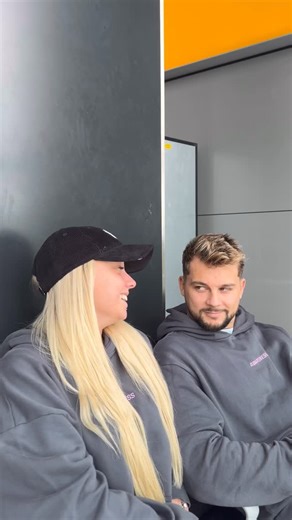 Inês Gama on Instagram: "Ninguém me avisou que eram só dois dias 🥲😂 Ps: Os hoodies incríveis são da @awarenesscult 😍 #relatable #explorepage #lasvegas"