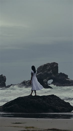 Jess Rhoads 📷 Light Magic & Visual Storytelling ✨ on Instagram: "🌊 when is the last time you made space for yourself to feel, or better yet let go? wash away the patterns and habits that no longer serve you, and step forth into illumination. 🌝"