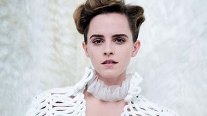 Emma Watson seins nus: l'actrice, abasourdie, répond aux critiques - RTBF Actus
