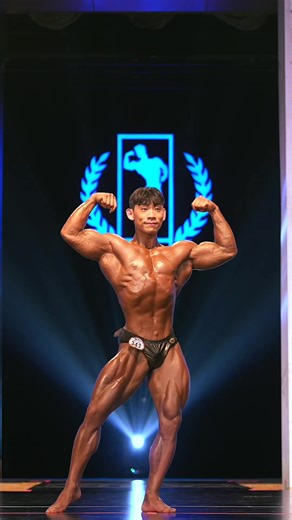 Korean bodybuilder at NABBA ကိုရီးယားဘဲလေး စောက်ရမ်းမိုက်ကွာ။ အချိုးအစားက ပန်းပုထုထားတဲ့အတိုင်းပဲ။ #competition #bodybuilding #bodybuilder #muscle #flex
