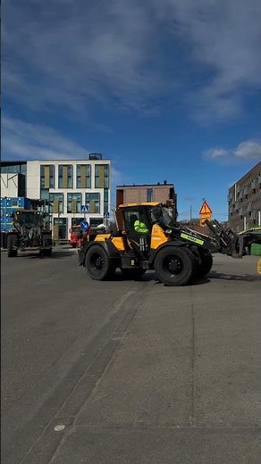 Stara Helsinki's Wille fleet rolls into the hall at the end of the day ✨️