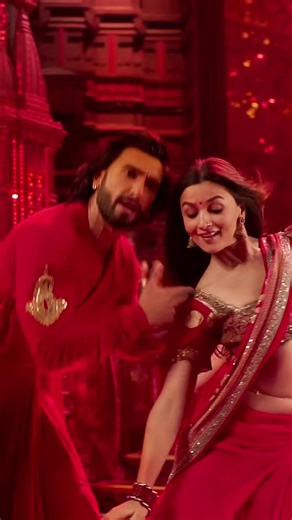 #dhindhorabajere #bollywood #bollywoodsong #ranvirsingh #dancetok | dance