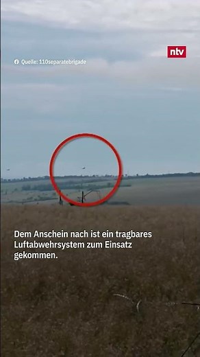 Ukraine schießt russisches Kampfflugzeug ab | #ntv #shorts #ukraine #russland