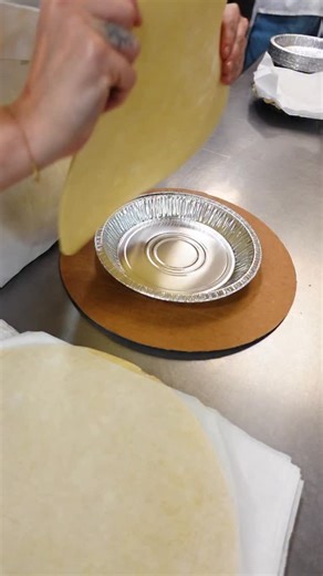 The art of the crimp 🤌✨ #pie #fourandtwentyblackbirds #bakerylife #satisfying | Four & Twenty Blackbirds
