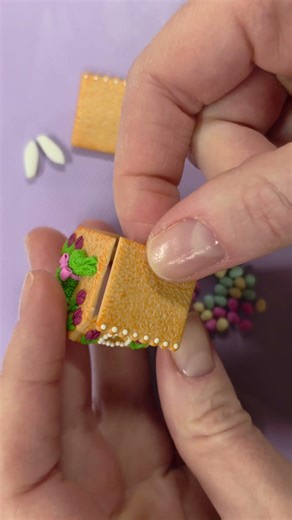 Our new gingerbread house cutter with bunny ears 🐇☺️🩷#polymerclay #miniature #fimo #dollhouse