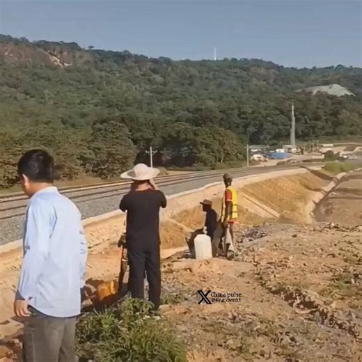 China is replacing Australian iron ore with Guinean ore, as it builds a railway in Guinea to transport iron ore from the Simandou mine, opening the door to importing high-quality African iron ore as a major alternative to Australia.A strategic move to strengthen resource security and diversify supply chains.