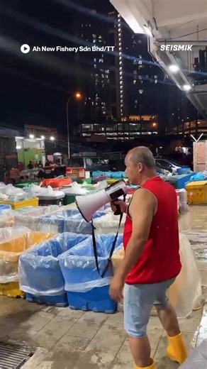 SAYS SEISMIK on Instagram: "Uncle dah warning dia nak cuti CNY tu, beli siap-siap stok barang basah!"