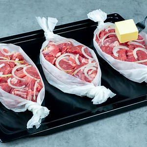 987K views · 2.8K reactions | Tocmai am gasit cel mai ingenios mod de a face carnea! Delicios si fraged Ingrediente: ceafă de porc: 2 kg unt topit: 70 g morcov: 1 buc ardei gras roșu: 1 buc ceapă: 1 buc ardei gras galben: 1 buc sare: 4 g piper negru: 4 g ulei: 20 ml cartofi: 3 buc cașcaval: 150 g smântână: 300 g muștar boabe: 50 g parmezan: 50 g unt topit: 100 g | Cookrate - Romania | Facebook