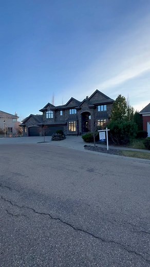 Come for a tour of this $2,095,000 home here in Edmonton, Alberta 🏡 🇨🇦 Should we come take a look❓ Listed by: Rob Leishman with RE/MAX Excellence #edmontonrealestate #edmontonrealtor #yegrealestate #YEGrealtor #edmontonhometour #YEGhometour #yeg #yvr #yyz #ontario
