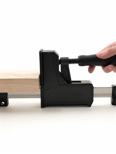Parallel Jaw Clamps Ideal for panels, frames and doors, the perfectly parallel jaws with large surface area ensure precise alignment of workpieces when clamping and spreading, preventing bowing or lifting. #rutlandstools #tools #paralleljawclamp #jawclamp #woodwork