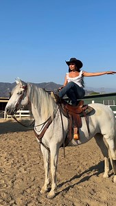 Nicki Minaj Challenge on a horse #nickiminaj #nickiminajchallenge #westernstyle #westernriding #comedy #equestrian #equestrianlife | Evelyn Gonzalez