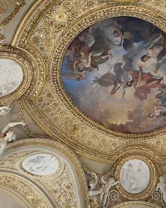 Nicole Booker on Instagram: "day at the louvre"