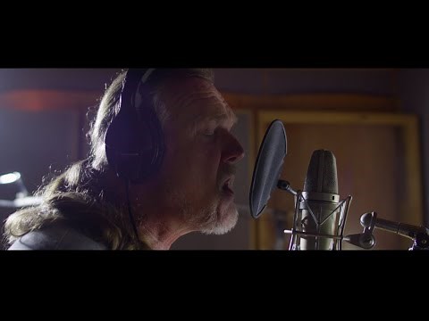 Trace Adkins - I'll Be Home For Christmas feat. Exile (Official Video)