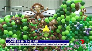 A balloon artist bride and her groom have tied the knot at Noosa surrounded by thousands of balloons. www.7plus.com.au/news #7News | 7NEWS Brisbane