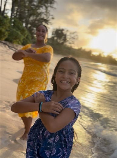 Mirror image, 4 basic Hula Steps in slow motion. There are many different various types and forms of Hula. We’re not Kumu Hula—just sharing basic hula with love and respect. We encourage you to please find a Kumu & Hālau near you🌿 #hula#hawaii #polynesian #polynesiandancing#oahu | Shinehah100
