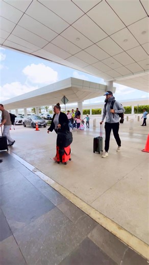 🔥Renta de AUTOS🔥 BARATOS en CANCÚN ☀️ aquí te digo donde 😇 . . . Si viajas a Cancún y quieres reservar un auto 🚘 sin letras chiquitas y sin sorpresas!😩 déjame contarte sobre JM Car Cancún. . Aquí puedes rentar un auto desde $550 pesos el día, ya te incluye: . ✅Transporte desde y hacia el Aeropuerto Gratis ✅Seguro Includos ✅Kilometraje Ilimitado ✅Conductor adicional Gratis . Puedes rentar un auto 🚘 sin Tarjeta de crédito, así que más fácil no puede ser. . Así que en tu próximo viaje a Cancú