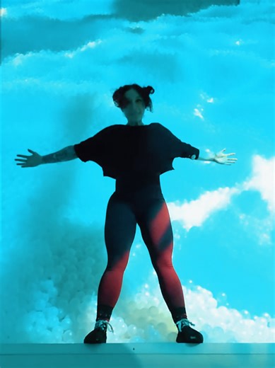 have you ever slo mo fell into a big pool of blue balls? ✔️ #houston #balloonmuseum #love #explore