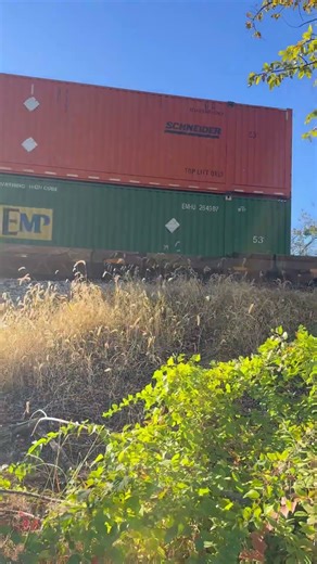 Intermodal rolling into Pomona yard. #train #intermodaltrain #railway #railfan #music
