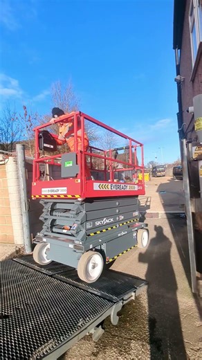 Skyjack Scissor Lift in action at Heathrow depot
