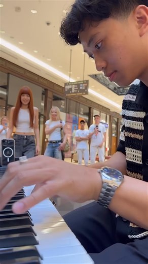 This girl sings with sign language for her deaf sister 🥹❤️ #piano #pianomusic #pianocover #music | Joshua Maravillas