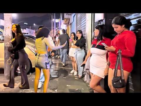 Guapa Extranjera Lima Perù 4k . 🇵🇪 Adventure Malls
