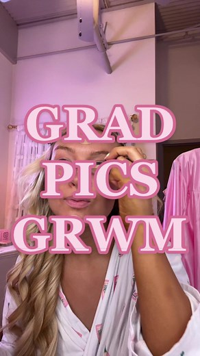 grwm for my first graduation shoot!💖🎓📸 #graduation #grad #gradphotos #graduationphotoshoot #gradutationdress #gradphotoshoot #graduationposes