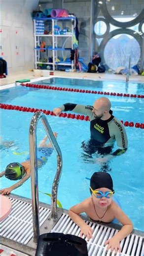 My friend is training for the first time 🙏 #myelement #swimming