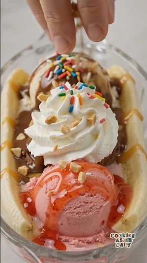Classic banana split loaded with ice cream and toppings! 🍌🍨 #Shorts #Dessert #BananaSplit