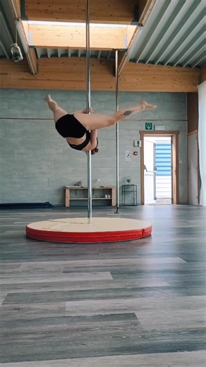 J'ai mal vite fait 🥲 #poledance