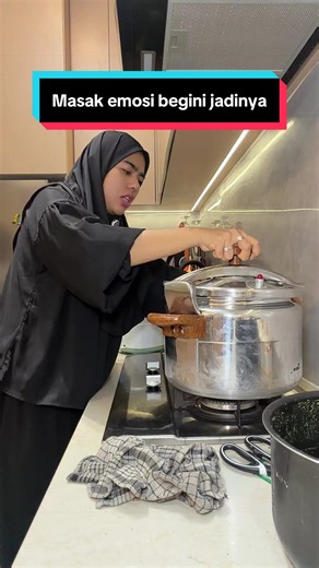 Emosian banget ampe angus ayam kampung gw ga ngerti cara pake presto manual 😭✨ #ayuwisya #masakanrumahan