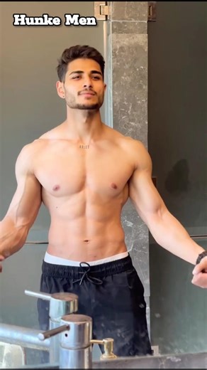 Posing#aesthetic#muscle#motivation#posing#abs#chest#biceps#model#body#hunk#gym#workout#back#bulge