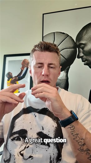 Most intermediates stall — not because they need more variety, but because they never spend long enough getting good at anything. The idea that you need to constantly change exercises is completely backwards. It ignores how skill acquisition and muscle growth actually work. When you swap movements every few weeks, you stay stuck in the neurological phase — just getting better at learning movements, not actually building tissue. Muscle growth happens when you give your body time to adapt beyond t