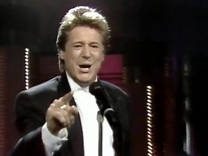 Back when talent was quite simply incredible Joseph Patrick Daniel Longthorne, born into the romany traveller background of musical entertainers at fairs . Unfortunately taken by cancer in 2019 at just 64 . Talent never to be replaced. | Jester's Bistro Bar