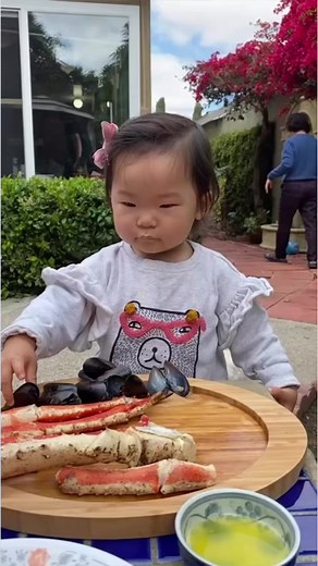 Seafood lover! 🦀 #hungryfam #hungry #foodblogger #Foodie #foodlover #foodstagram #food #seafoodlovers #crab #clams | Hungry FAM