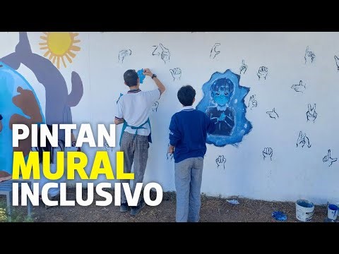 Estudiantes pintan mural para erradicar el bullying en las escuelas