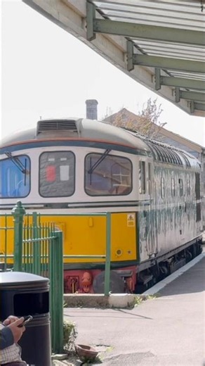 Class 33 D6515 moving out of platform 1 of Swanage Station (the swanage railway)