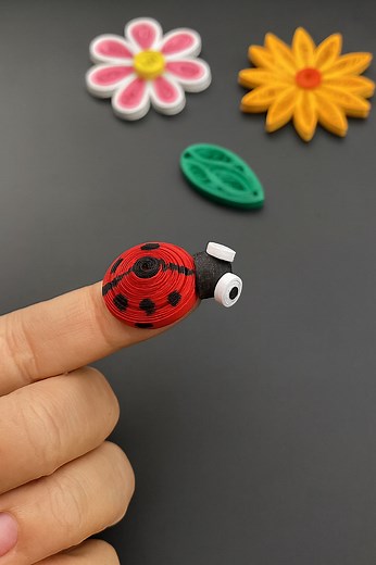 Tiny but beautiful! ❤️ Watch how this adorable ladybug is made using paper quilling. Such small crafts always steal hearts! 😍 If you love creative mini art, don’t forget to LIKE, COMMENT & SHARE! 💕✨ #fypシ #quilling #reels #papercraft #gifts #toys #handmade #asmrvideo #reelsvideo #viral Piyali Crafts | Piyali Crafts