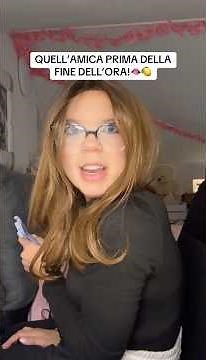 QUELL’AMICA PRIMA DELLA FINE DELL’ORA #finedellora#scuola#truccarsi#amicafurba#figliaviziata#humor