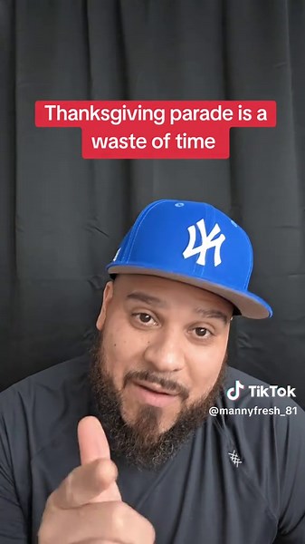 Thanksgiving parade is a waste of time #fyp #viral #newyorkcity #thanksgivingparade #newyorker