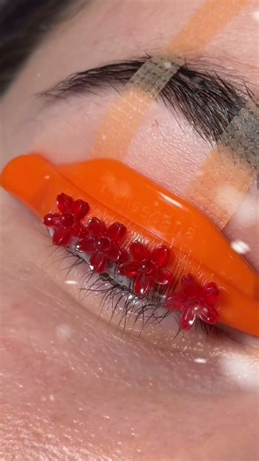 We’re so ready for Christmas 🎅✨ and so are these lashes