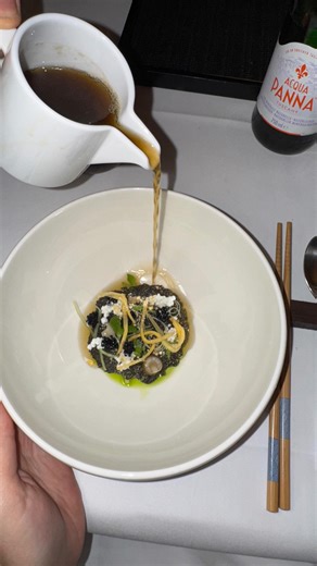 Paula Pascal ✨| lifestyle | UGC | Fashion | Travel | on Instagram: "Tonight I experienced something truly special at @136berlin a Michelin-awarded restaurant blending Peruvian and Italian flavors in the most artistic way ⭐✨ I chose the Vegi Experience Menu, a six-course journey where every plate felt like a story. From the Mango-Involtini with Amalfi lemon and coriander to the Karotten with Ají Amarillo and algae caviar each bite was a little masterpiece 🍋🥕 My absolute favorite was the Papa Se