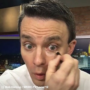 Happy Friday from your favorite beauty vlogging news anchor! | SOML