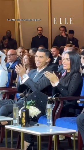 ELLE España on Instagram: "Georgina y Cristiano Ronaldo acuden juntos a los Globe Soccer Awards en la ciudad de Dubái. Allí el jugador ha recibido el galardón a mejor jugador de Oriente Medio. Además, han demostrado una perfecta sintonía durante el transcurso de la gala. Ella, para la ocasión, ha optado por un vestido ceñido negro con brillos para ensalzar sus curvas. Acompañándolo con una perfecta melena negra lisa, un reloj muy llamativo de brillantes y el anillo de compromiso ✨ 📹 @lovewithg