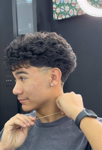 Mid Taper Fade Haircut for Men: Textured Style Guide