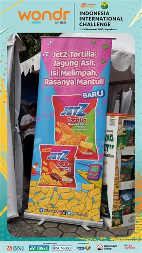 Di wondr by BNI Indonesia International Challenge 2025, kalian juga bisa mampir di booth Indofood yang menawarkan snack-snack renyah dan enak. Cocok buat cemil-cemil sambil nonton final hari ini. Jadi tunggu apalagi? Yuk ke GOR Amongrogo, Yogyakarta sekarang. See you! #BadmintonIndonesia #wondrbyBNIIndonesiaIC2025 | Badminton Indonesia