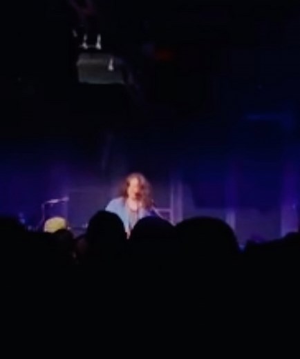 Thanks for the dreamy capture from dreamy musical legend @giamargaret ( 🎥 ! ) CHICAGO: man, we love your style… last night was an Evanston legend (“blackberry song”) | Kurt Vile