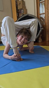 46K views · 4.4K reactions | Turning into a human pretzel again during zoom class with @pixieleknot 泌 Wishing you a good week ahead!! ️️️ #contortionist #extremeflexibility #bendyback | Bendy Lucky Luke | Facebook