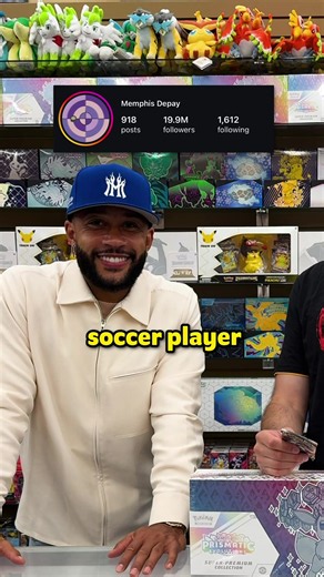 Memphis Depay Pokémon Pack Opening: Cosmic Eclipse & Evolving Skies Reveal