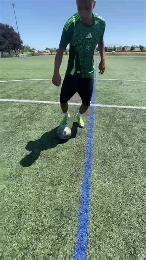 5⭐️skills @.i2s._ #footballtiktok #footballskills #skills#pourtoi